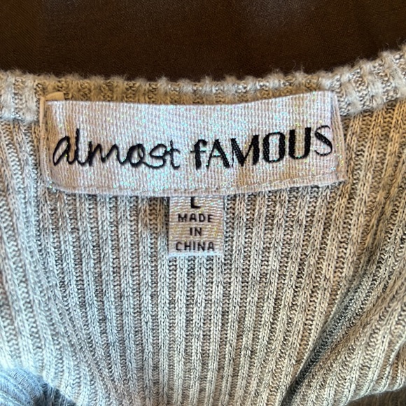 Twisted front crop top - Picture 5 of 6